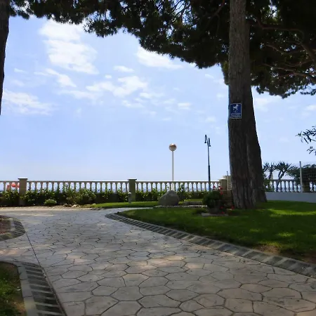 Rentalmar Antinea Ii Apartment *